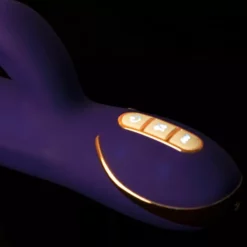 Vibe Couture Rabbit Vibrator Tres Chic - Paars 23 Vibe Couture Rabbit Vibrator Tres Chic - Paars -Clitoris Vibrators Verkoop rabbit vibrator tres chic paars close