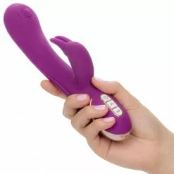 California Exotic Siliconen Vibrator Thumping Rabbit - Paars -Clitoris Vibrators Verkoop siliconen vibrator thumping rabbit paars hand