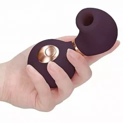 Shots Irresistible Irresistible Zuigende Vibrator Invincible - Paars -Clitoris Vibrators Verkoop zuigende vibrator invincible paars hand